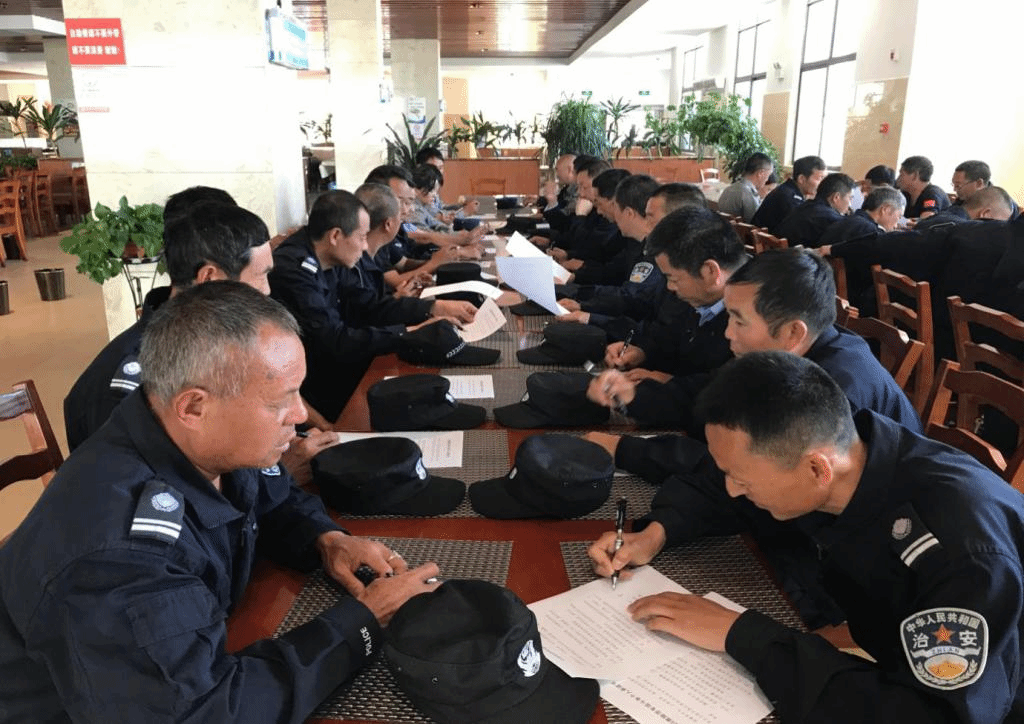 全体校卫队员签订扫黑除恶治乱专项斗争个人承诺书